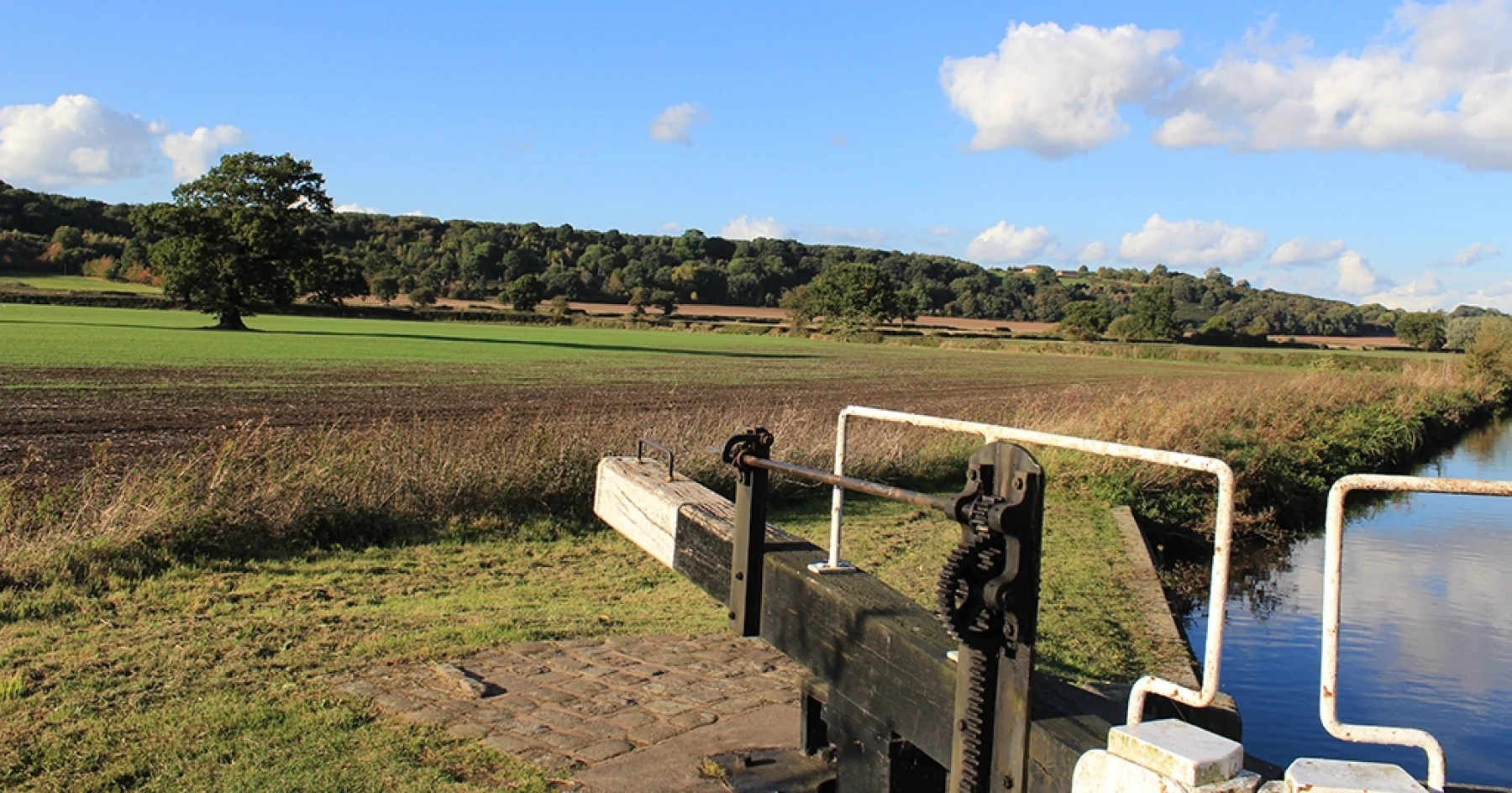 Off-Grid Power for Dutch Barge feature image